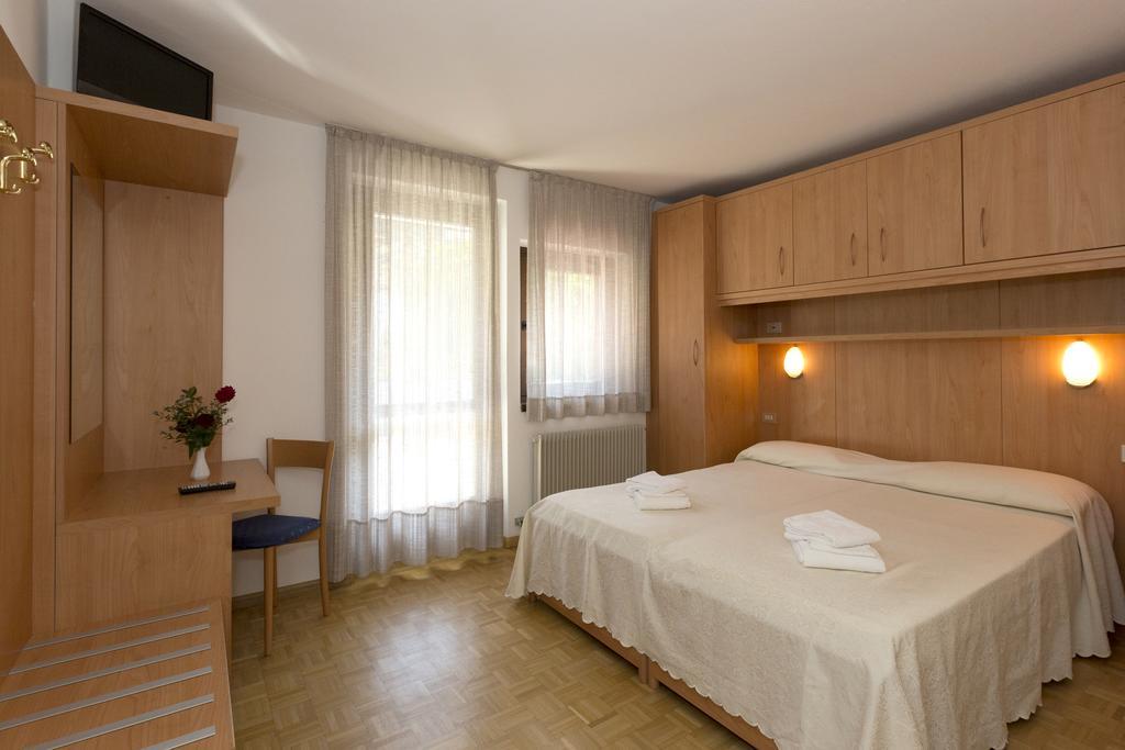 Hotel Cima Tosa San Lorenzo Dorsino Exteriör bild